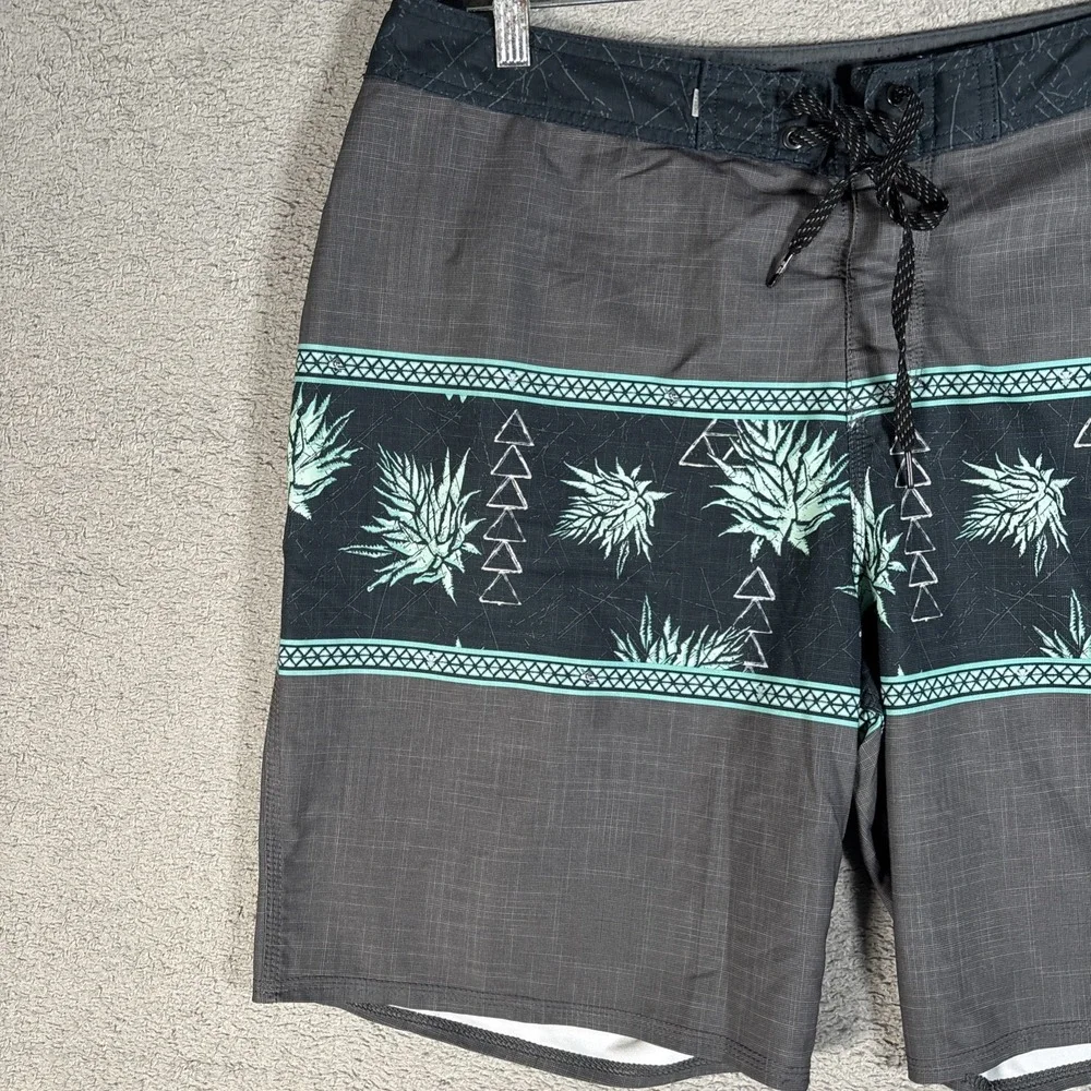 Quiksilver Highline SurfSilk‎ Mens Board Shorts Gray Pineapple Print Size 38